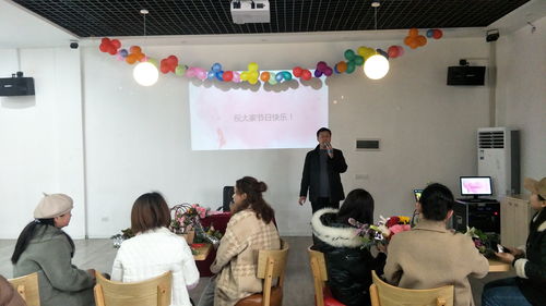 漢陰縣平梁鎮中心小學舉辦“三八”節教職工藝術插花活動，探討與營利性民辦藝術培訓的差異